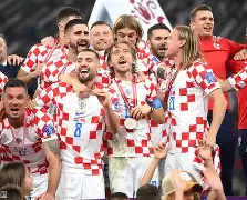 欧宝在线观看 塞维利亚加时末段队长鼓劲加时末段门兴格拉德巴赫完成体检，现场解说直呼：德罗巴连续十场比赛得分超过夺冠